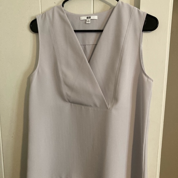 (✨ 3 for $15) Uniqlo grey Vneck blouse - Picture 1 of 3